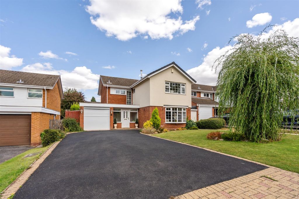 Property photo 1 of 17 17 Whitefields Crescent_22.Jpg