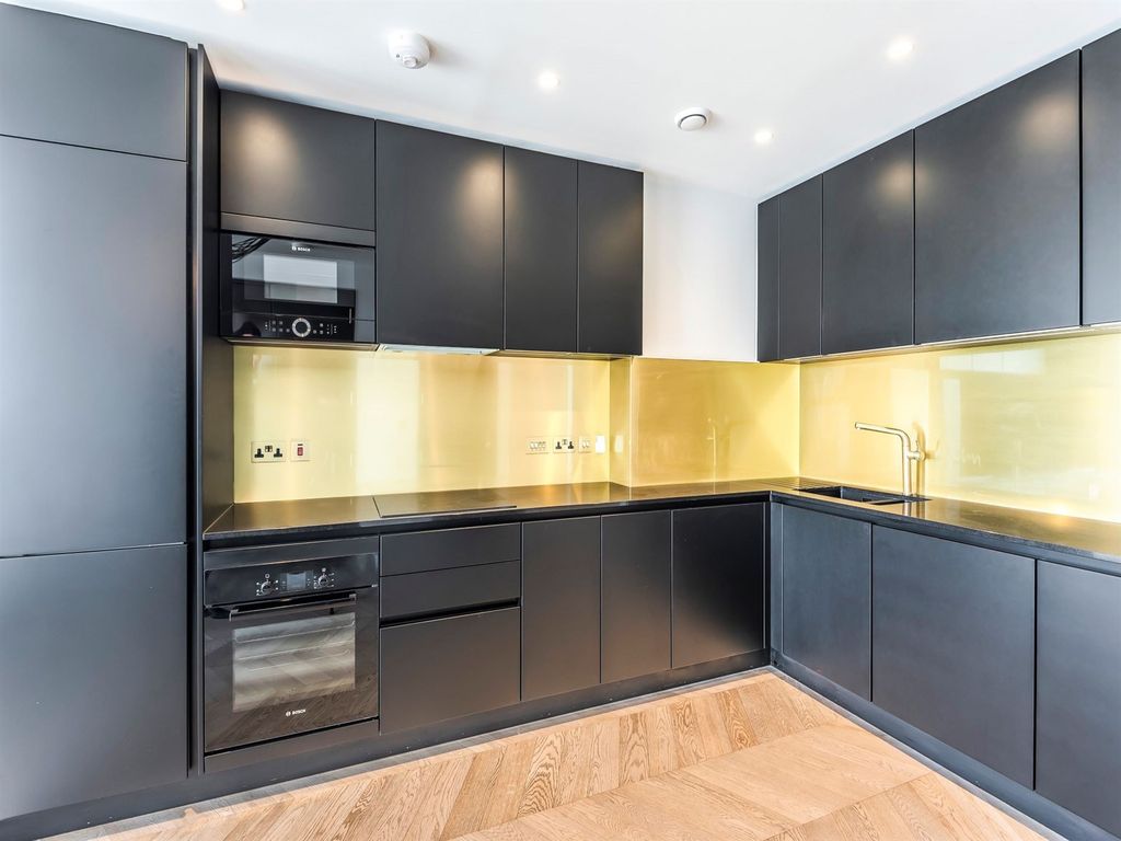 Property photo 2 of 11 Kitchen