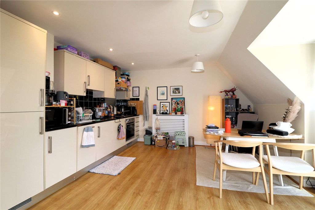 Property photo 2 of 8 Picture No. 15