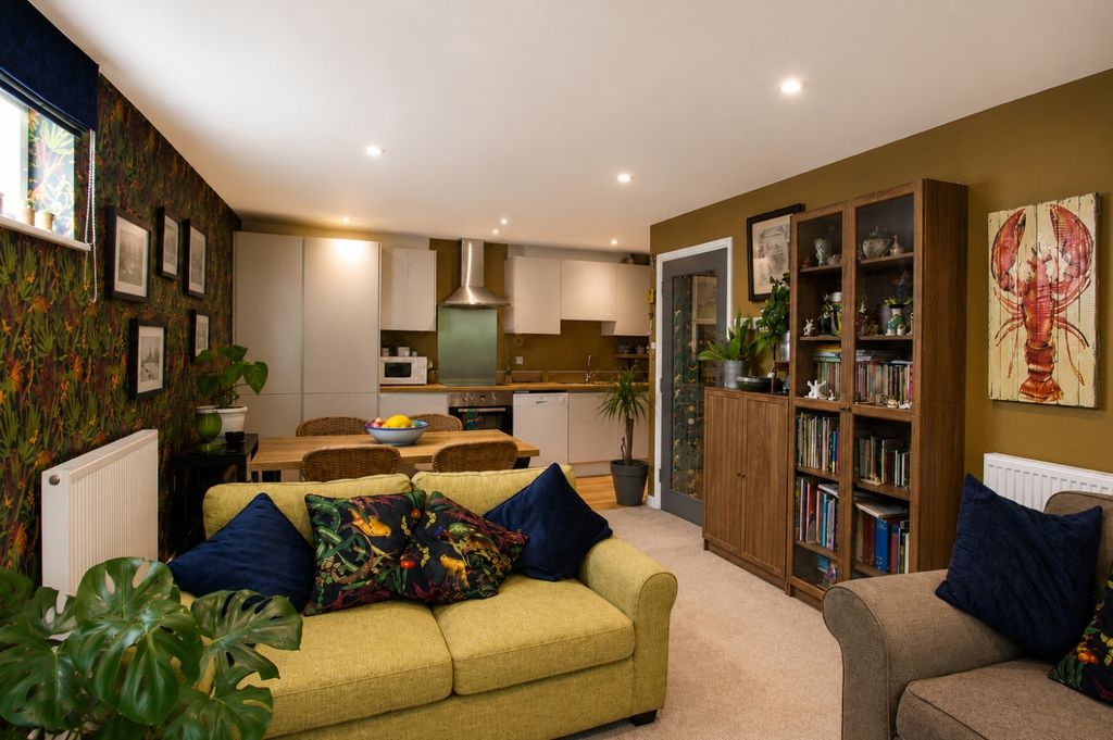 Property photo 3 of 12 Tps Lostwithiel 01208 872728 7