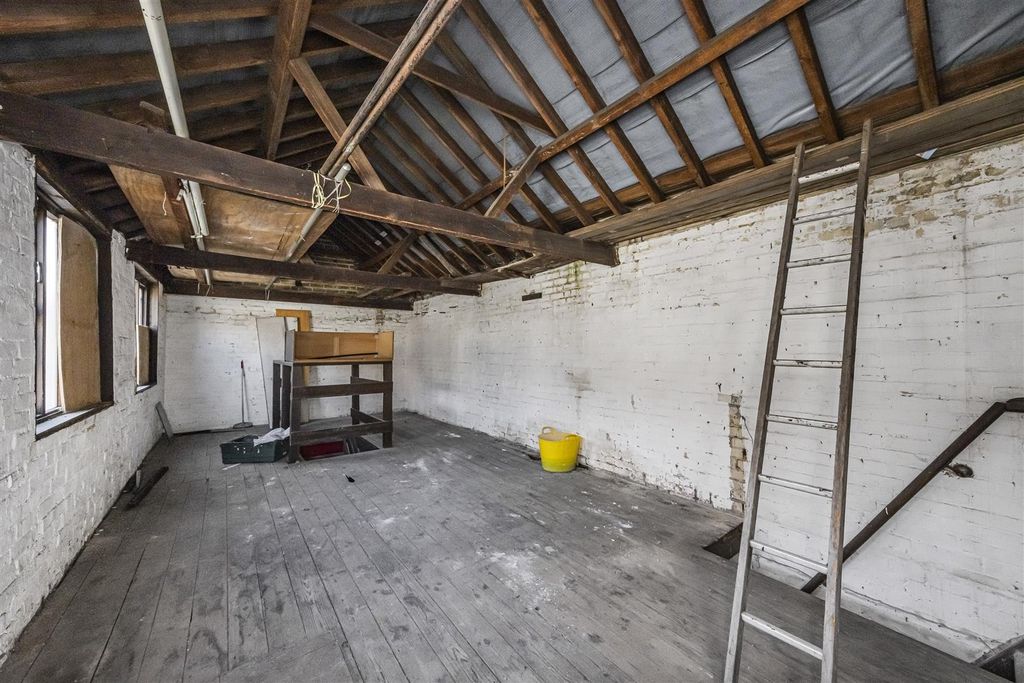 Property photo 2 of 9 11
