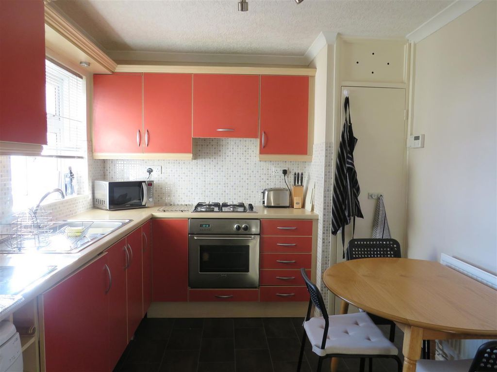 Property photo 2 of 6 Kitchen