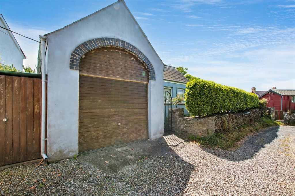 Property photo 2 of 47 Garage/Workshop