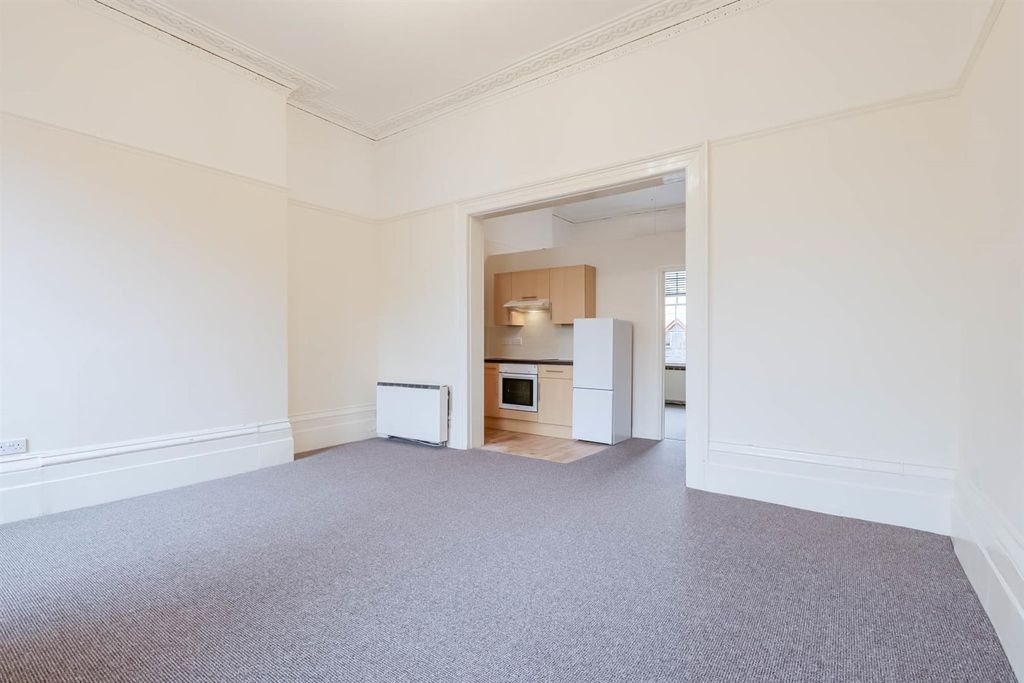 Property photo 3 of 10 1-Bed-Montpellier1.Jpg