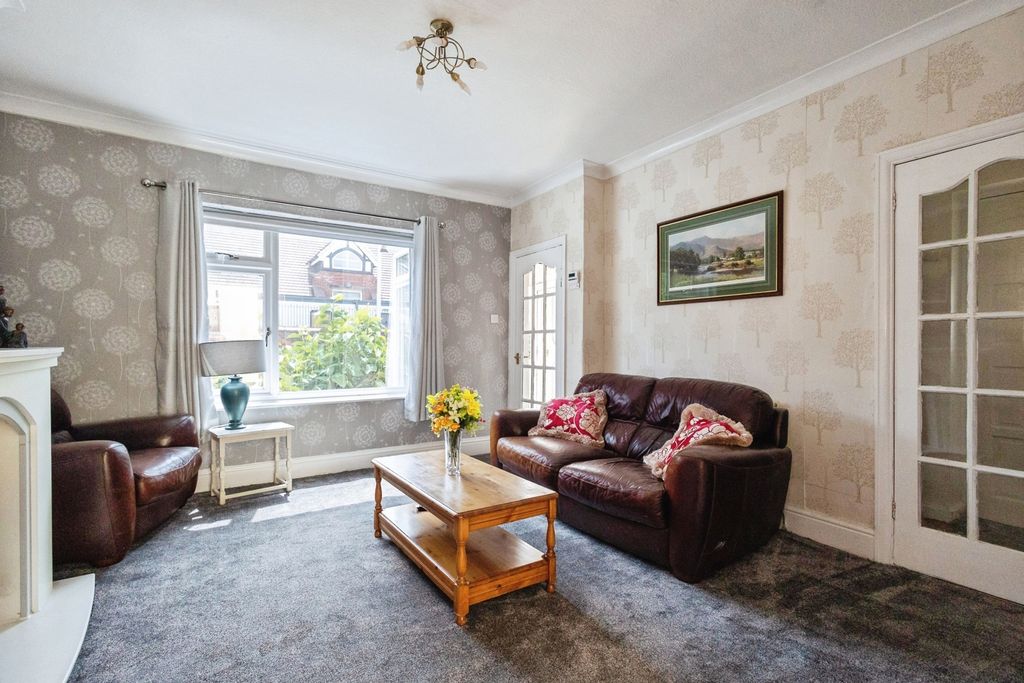 Property photo 2 of 17 Pbox-Img.Jpg
