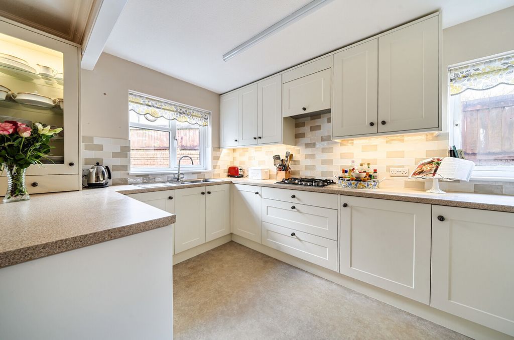 Property photo 3 of 9 1415854-14-699321...