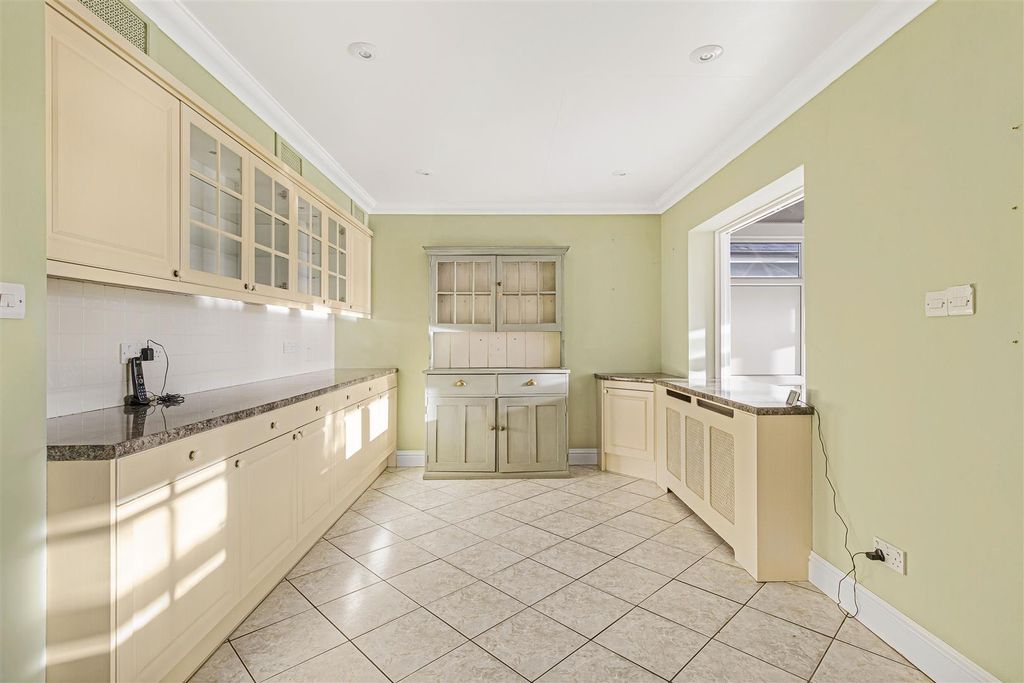 Property photo 3 of 16 18_46079.Jpg