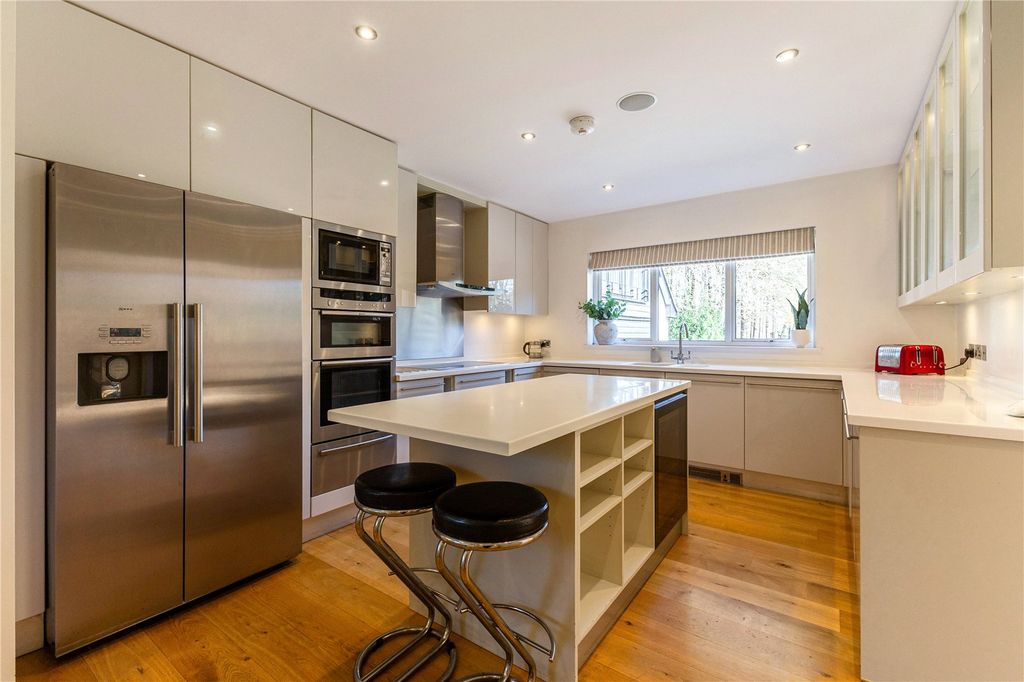 Property photo 3 of 16 Kitchen