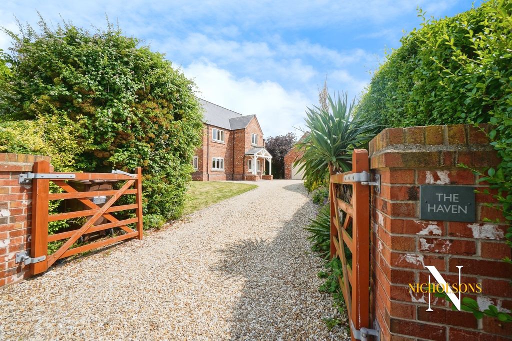 Property photo 2 of 34 4244314