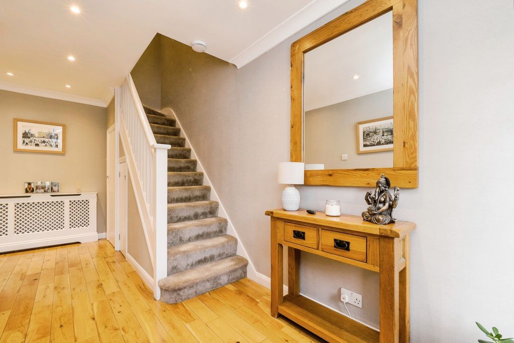 Property photo 2 of 16 Photo