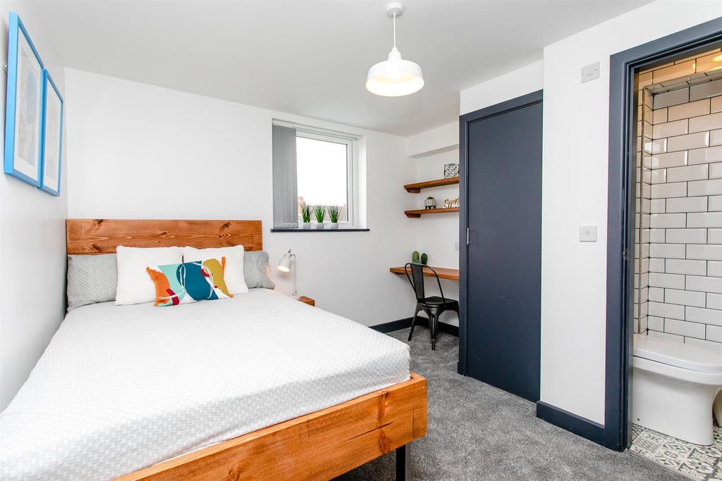 Property photo 1 of 10 52 Argyll Street-12.Jpg