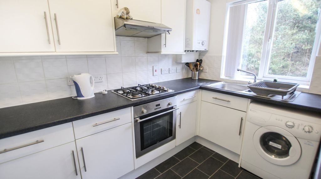Property photo 3 of 9 Kitchen