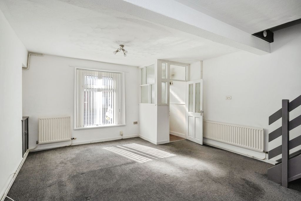 Property photo 3 of 19 Pbox-Img.Jpg