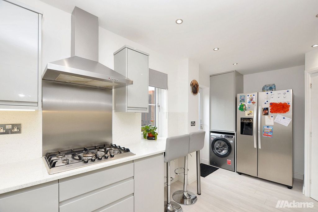 Property photo 3 of 33