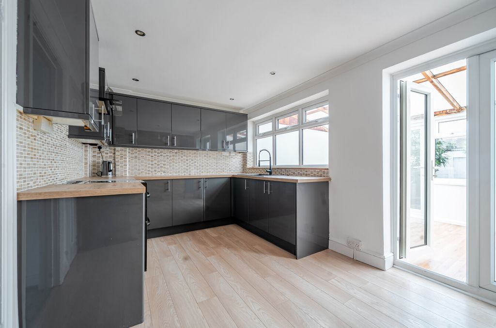 Property photo 3 of 13 1470927-3-6A310d2...