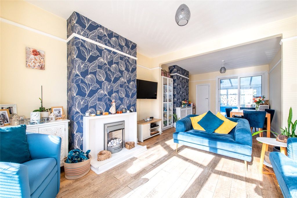 Property photo 2 of 25 Picture No. 12