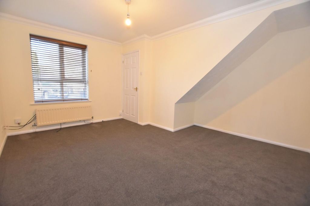 Property photo 2 of 10 Sitting Room