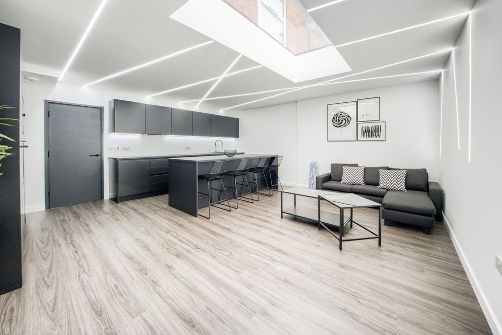 Property photo 2 of 19 Photo 1