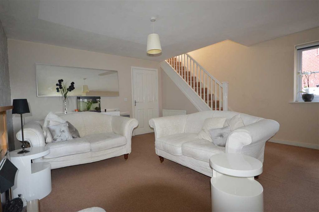 Property photo 3 of 9 Lounge