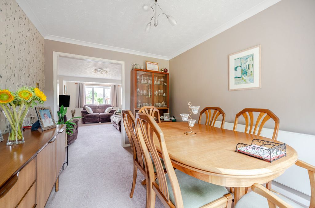 Property photo 3 of 24 1333280-10-688Cb7...