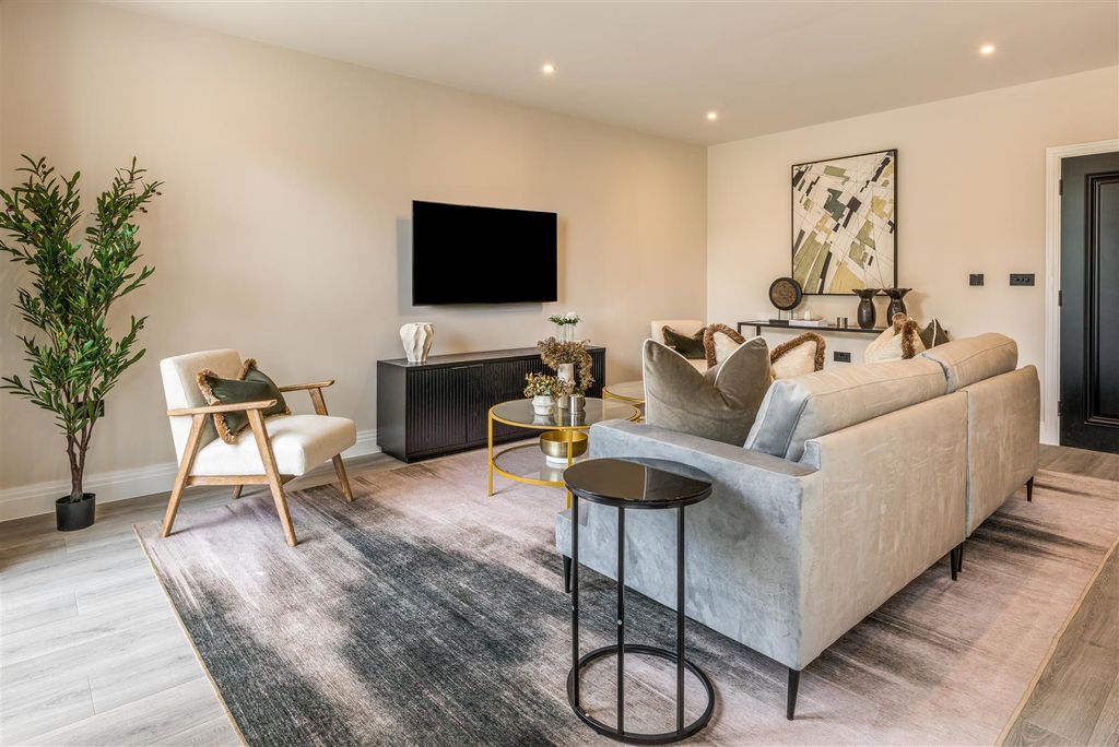Additional image 19 of 5 bed property for salePlot 4, Chase View, Spring Court Road, Enfield EN2