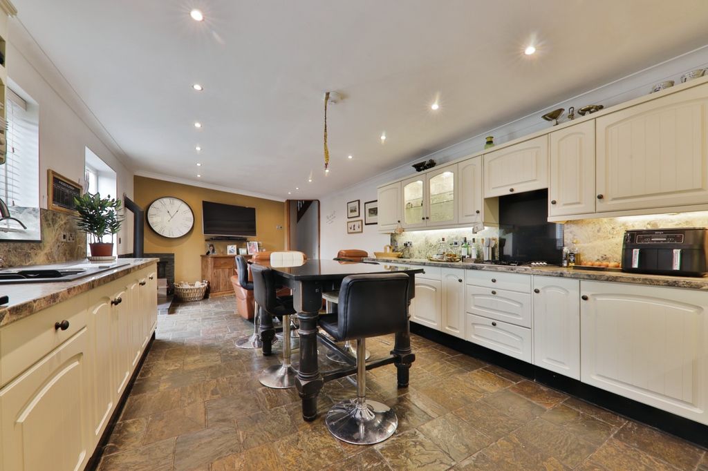Property photo 1 of 14 3373970