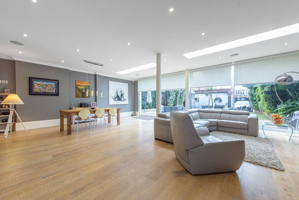 Property photo 1 of 21