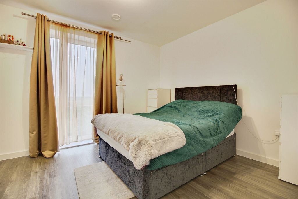 Additional image 9 of 2 bed flat for saleHilltop Way, Hatfield AL10