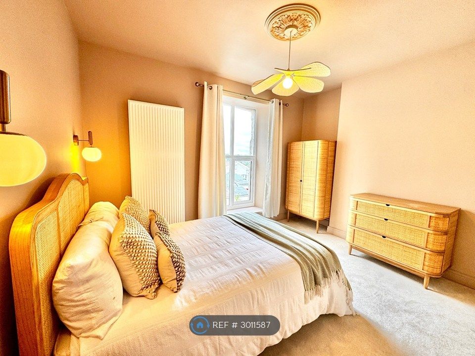 Property photo 1 of 13 Room 3 Bedroom