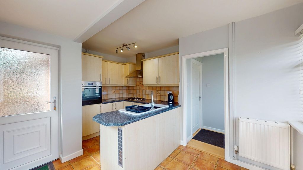 Property photo 2 of 21 4104983
