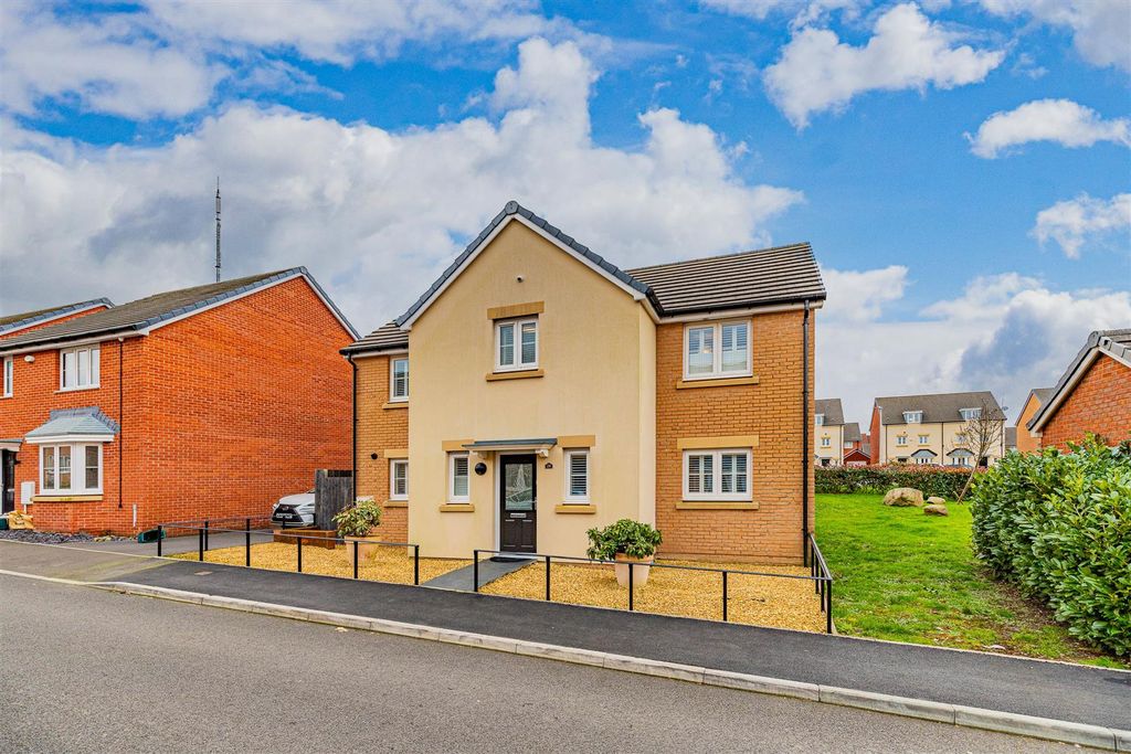 Property photo 1 of 22 Picca Close 28-13.Jpg