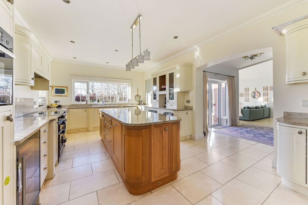 Property photo 2 of 21