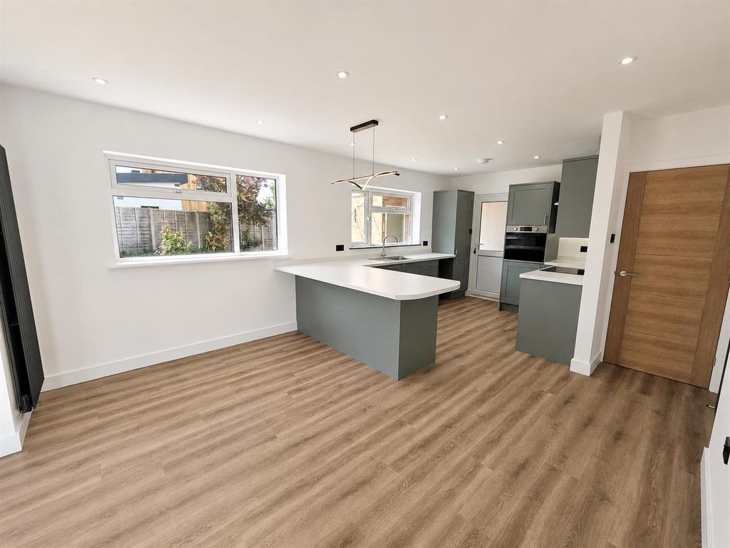 Property photo 2 of 16 Kitchendiner.Png