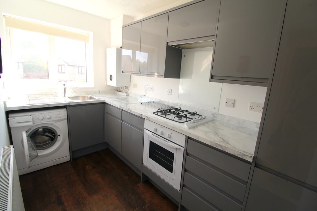 Property photo 2 of 6 Kitchen