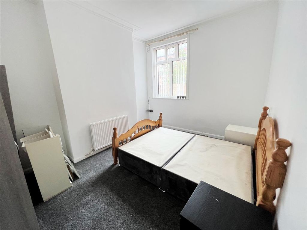 Property photo 3 of 11 Dining Room
