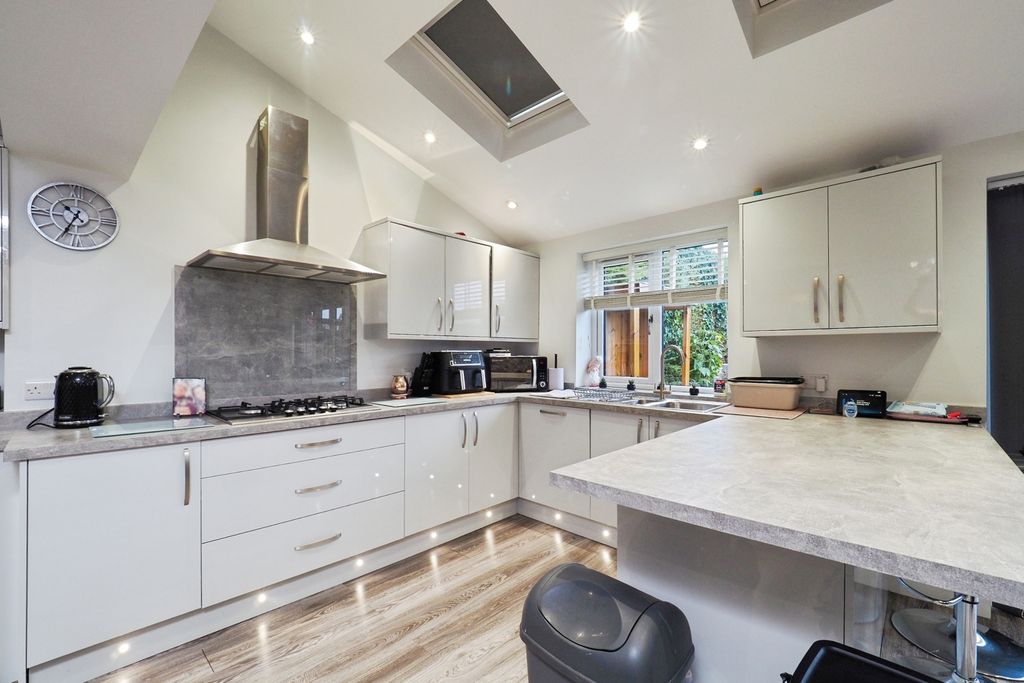 Property photo 2 of 27 Pbox-Img.Jpg