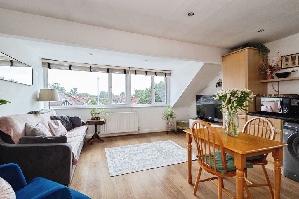 Property photo 3 of 22 Pbox-Img.Jpg