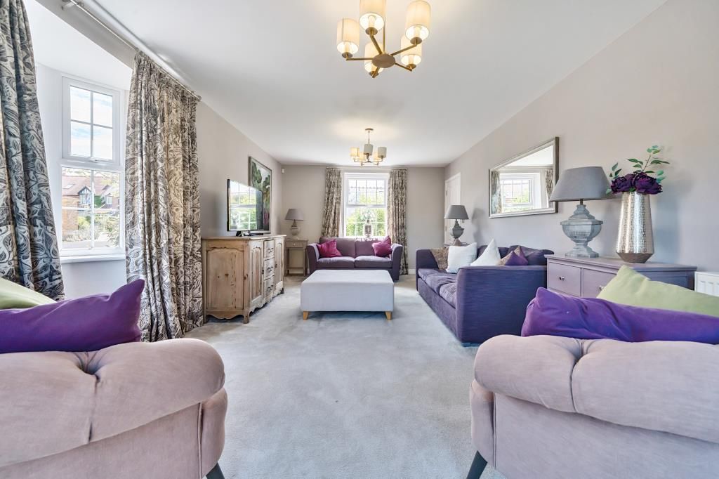 Property photo 2 of 20 Living Room