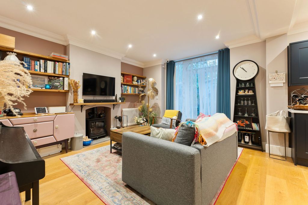 Property photo 3 of 12