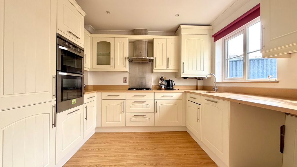 Property photo 2 of 15 Kitchen