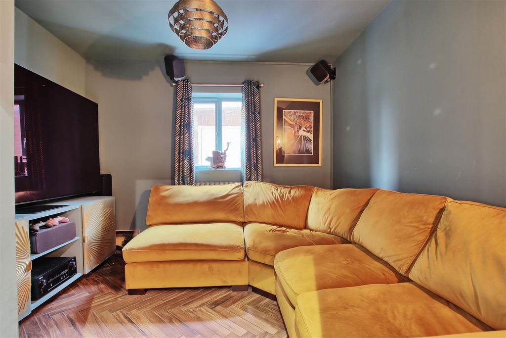 Property photo 2 of 18 Living Room No Light On.Jpg