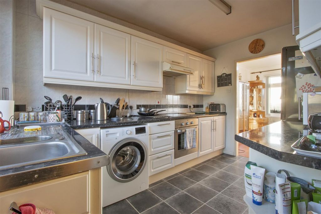 Property photo 3 of 20 Kitchen