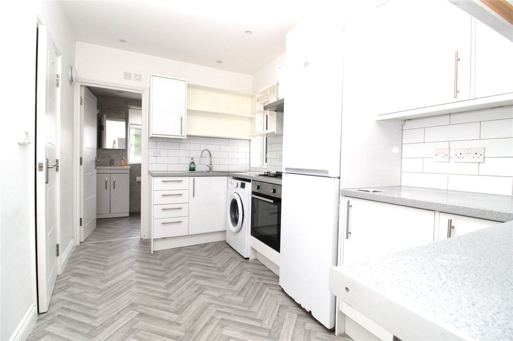 Property photo 3 of 12 Kitchen