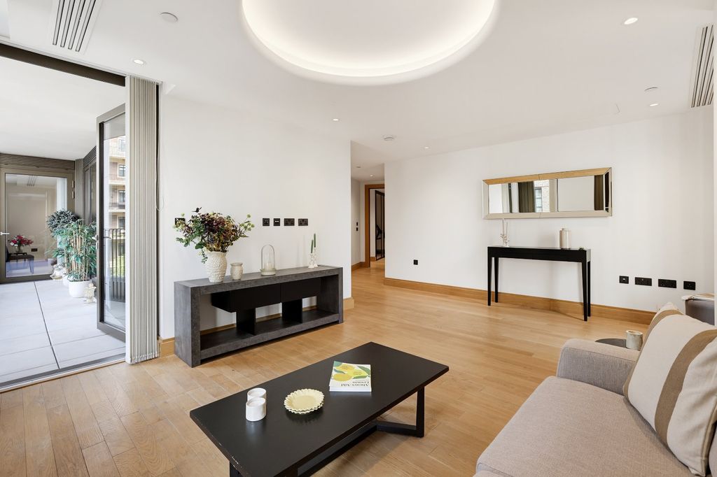 Property photo 3 of 17 Reception Room