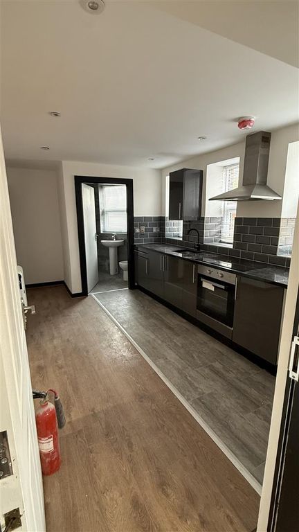 Property photo 1 of 6 Kitchen