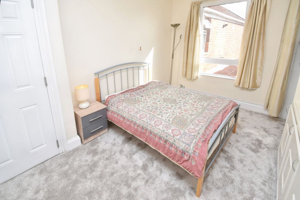 Property photo 1 of 8 Bedroom 1