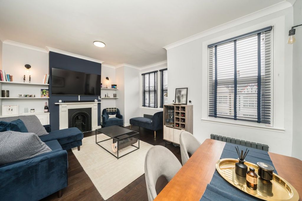 Property photo 1 of 8