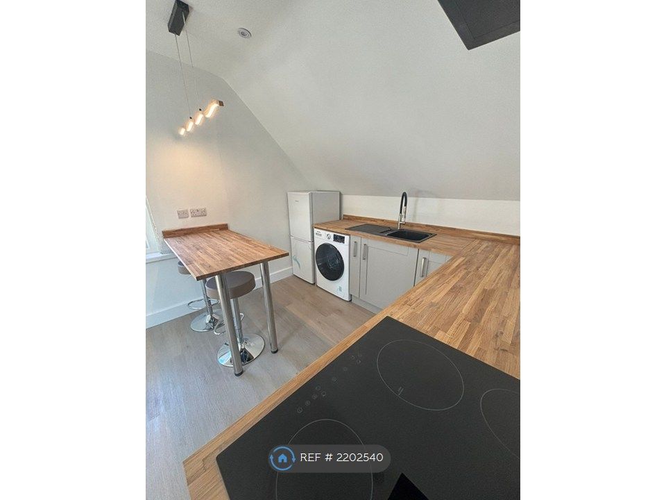 Property photo 2 of 10 Kitchen