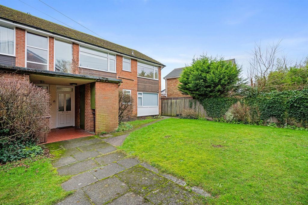 Property photo 2 of 23 16 Cross Green Close External-6.Jpg