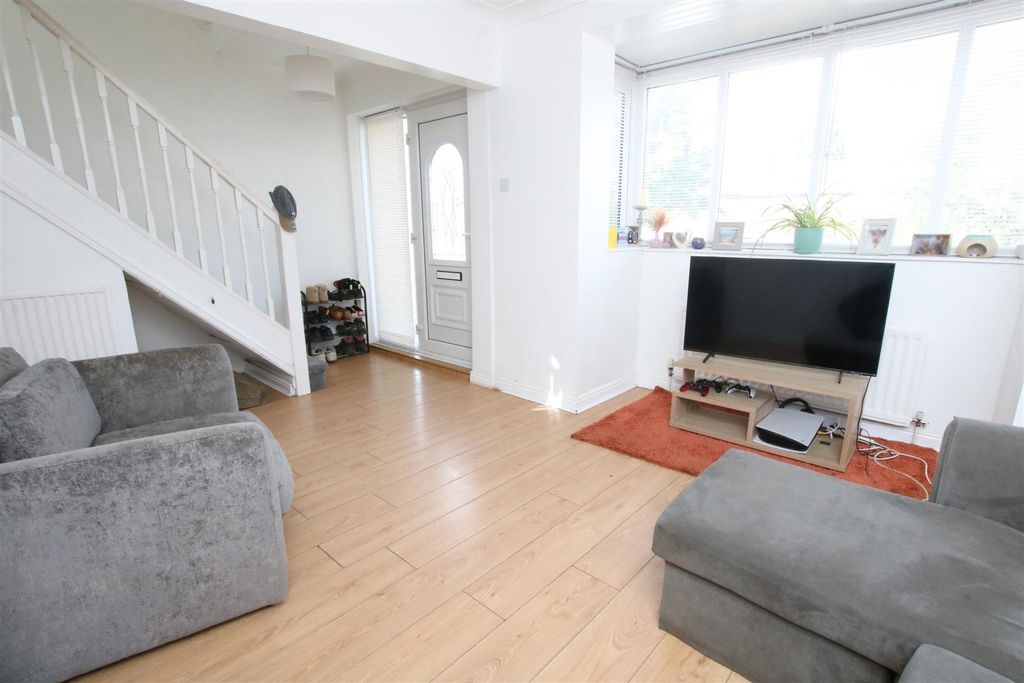 Property photo 2 of 14 Lounge